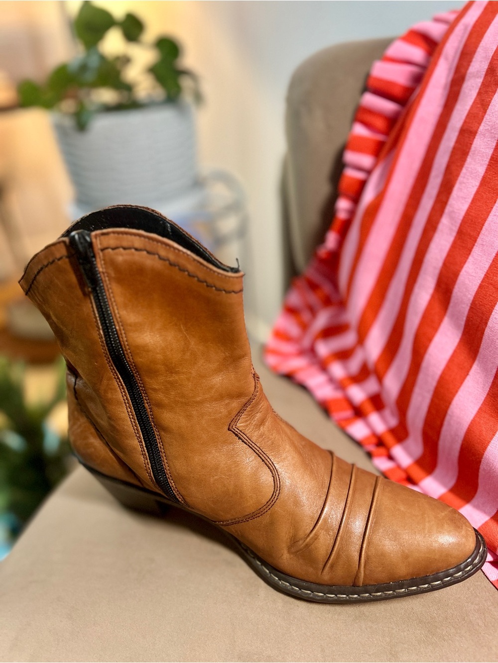 Rieker Soft Leather Western-Inspired Ankle Boots Booties • Size 9